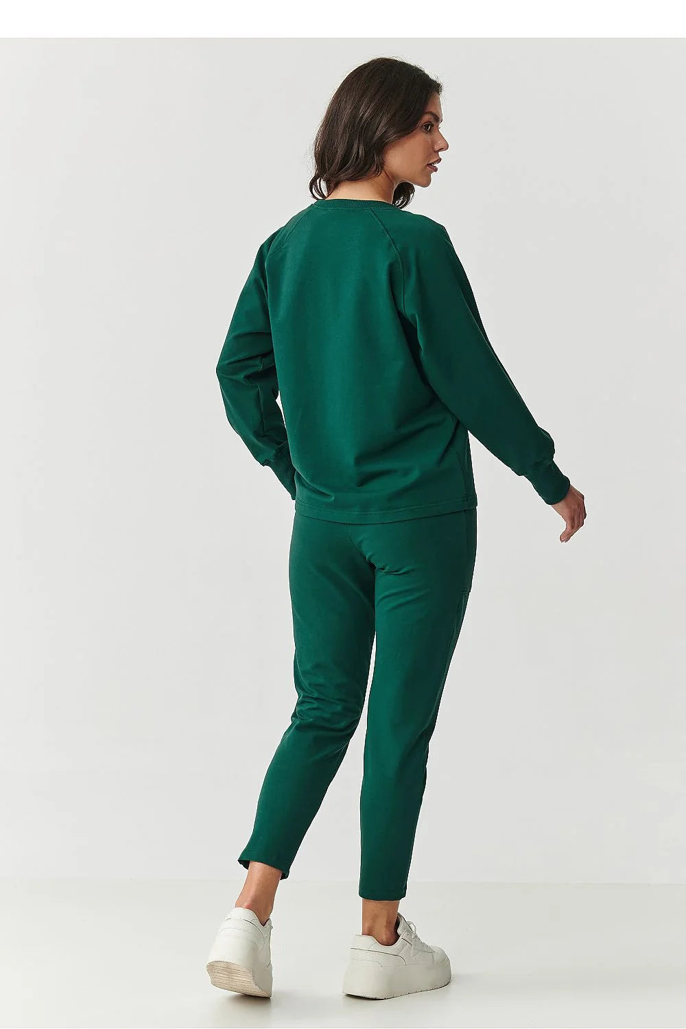 ensemble survêtement femme vert émeraude sweat capuche manches raglan encolure ronde poches plaquées taille haute pantalon fuselé élasthanne