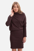 robe maille côtelée marron chocolat col montant rembourré manches longues resserrées haut ample jupe crayon ajustée taille marquée silhouette slim