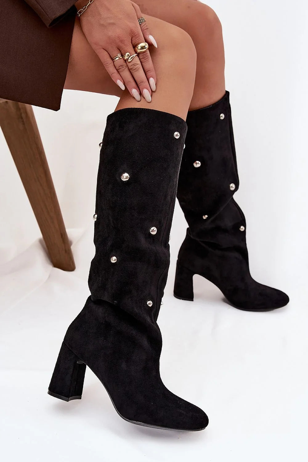 bottes hautes femme suédine noire tige froncée clous argentés talon carré moyen 8cm bout arrondi fourrure doublée