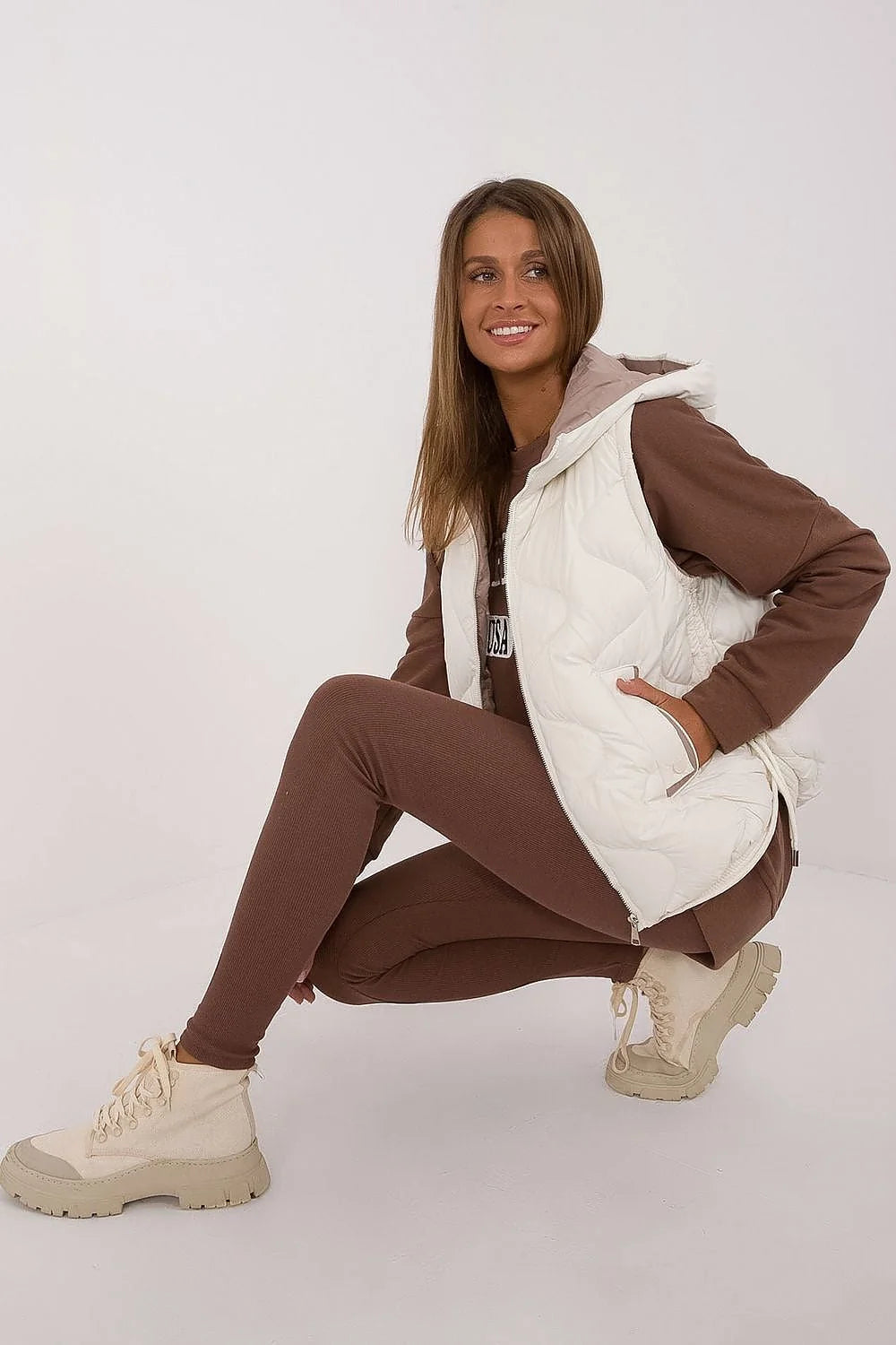 Gilet en duvet matelassé pour femme sans manches couleur blanche style casual moderne polyester rembourrage synthétique capuche poches latérales