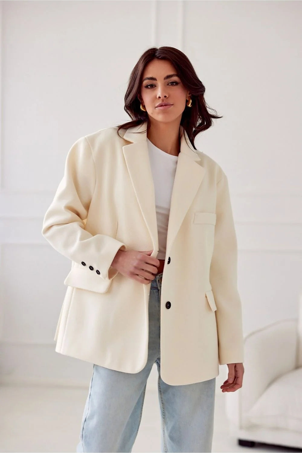 Veste blazer féminine oversize beige manches longues boutons noirs col à revers doublée polyester laine coton femmes mode intemporelle