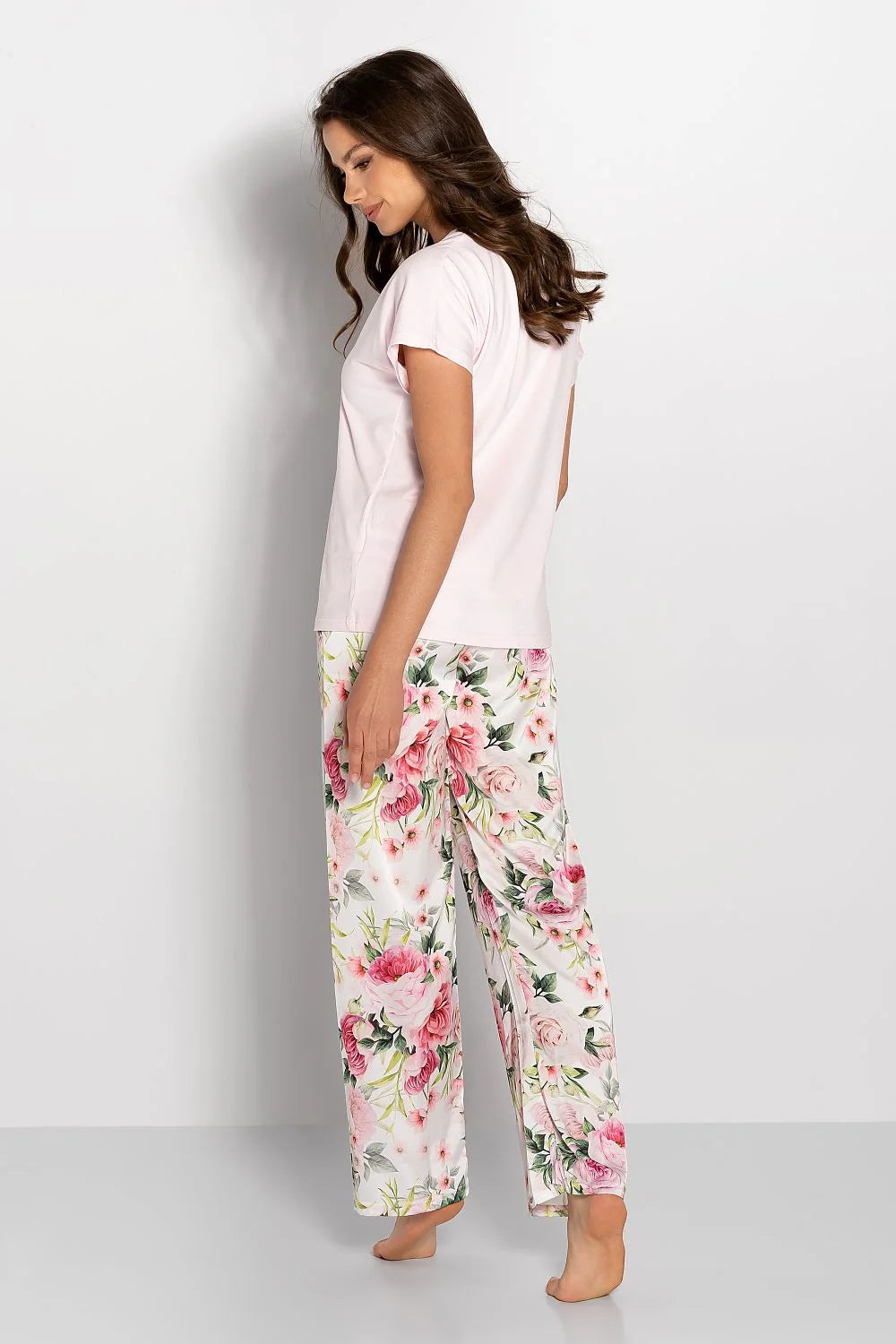 Pyjama pour femme style décontracté manches courtes encolure en V motifs floraux pantalon ample en polyester et viscose confortable