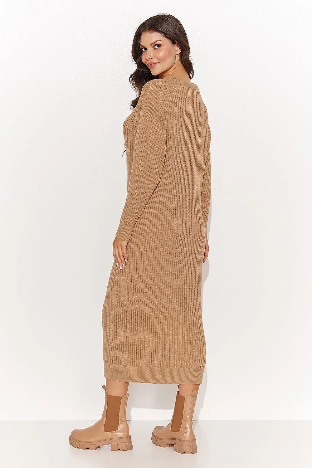 Robe maille côtelée femme longue manches longues col V beige sable coupe fluide occasion quotidienne