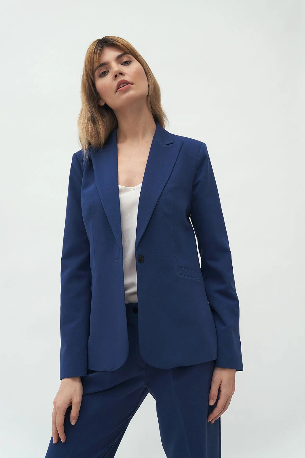 blazer femme cintrée tailleur monoplace bleu marine col cranté manches longues poches passepoilées doublée polyester viscose