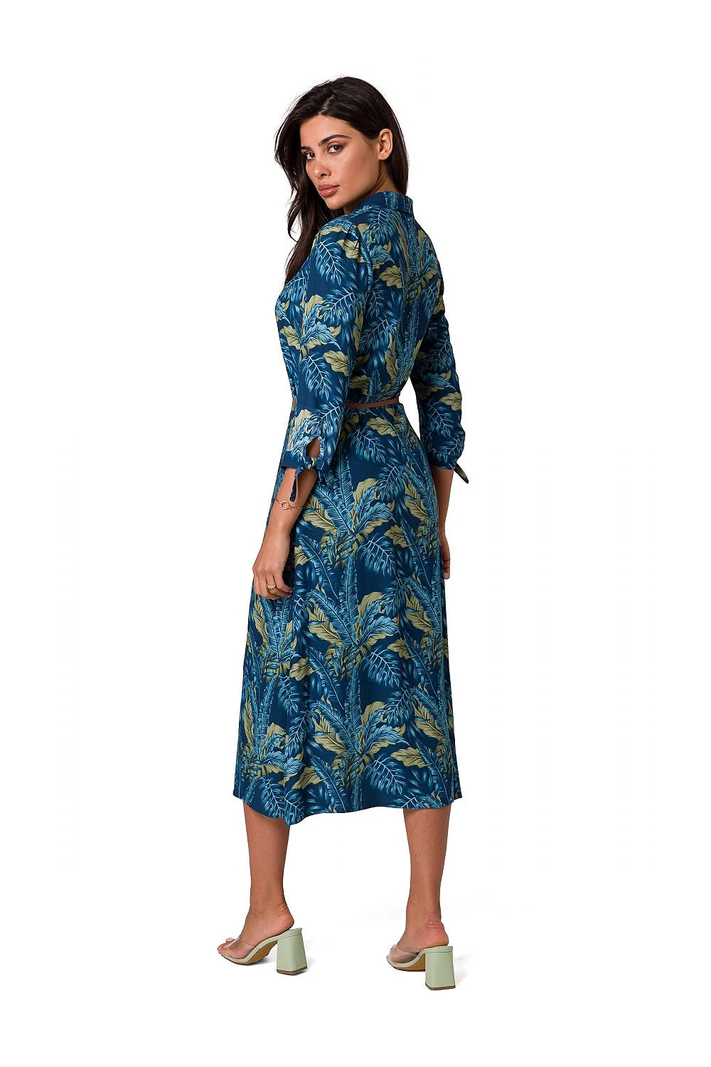 robe chemise midi boutonnée col chemise imprimé feuilles tropicales bleu vert coupe fluide manches trois quarts nouées ceinture fine marron
