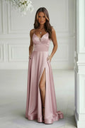 robe soirée longue satin rose poudré jupe évasée taille cintrée décolleté plongeant bretelles fines bustier plissé laçage sensuel dos