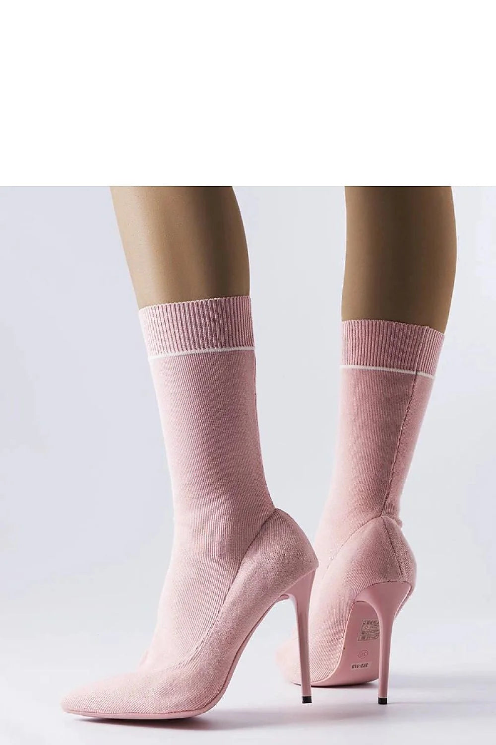 Chaussures féminines design audacieux talons aiguilles style moderne couleur rose pâle tige élastique montante mi-mollet