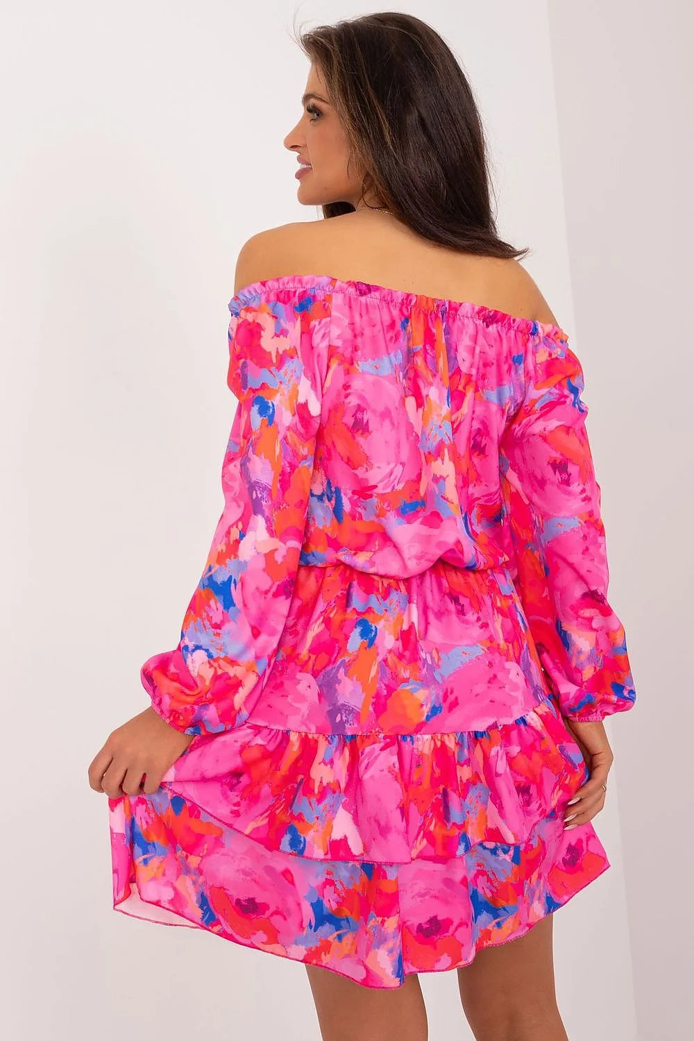 Robe d'été féminine moderne style décontracté coupe ample motifs floraux vibrant Bardot col épaules nues