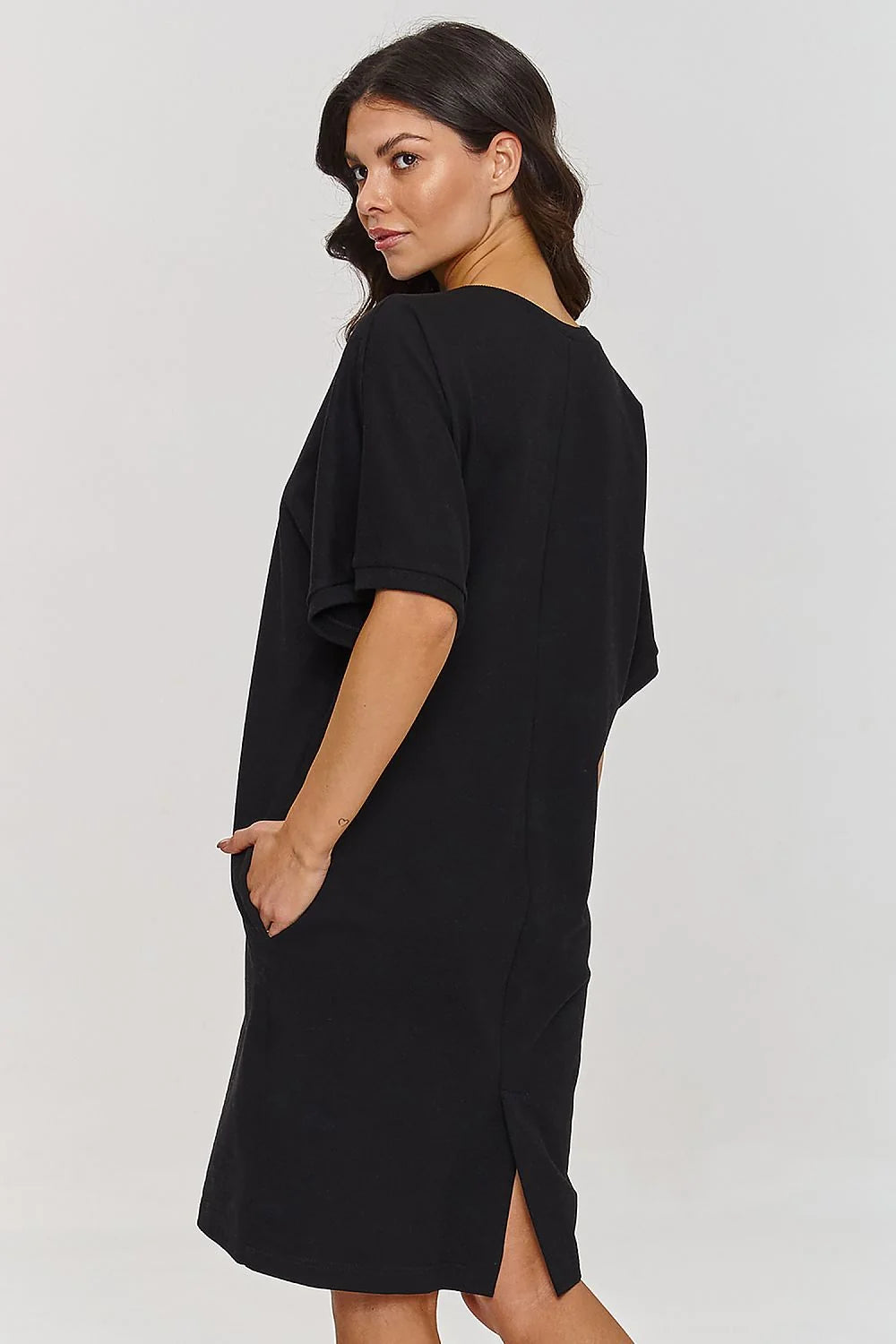 Robe décontractée noire pour femme en coton manches courtes genou longueur style moderne poches latérales