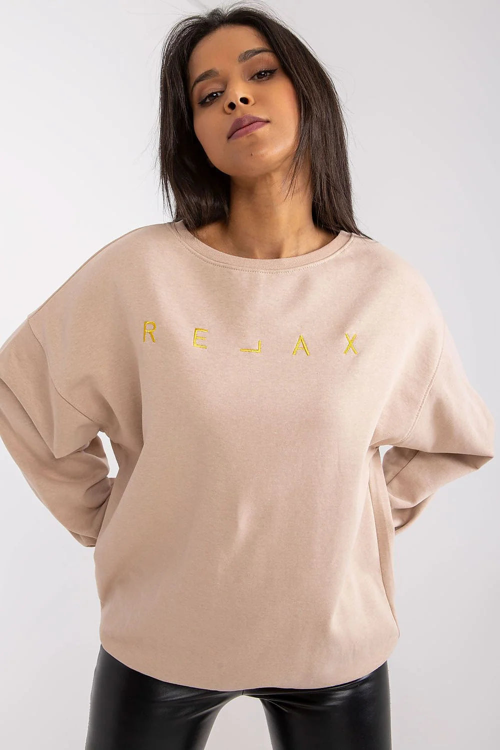 Sweatshirt femme beige design minimaliste moderne 70 coton 30 polyester oversize épaules tombantes col rond broderie jaune RELAX style casual