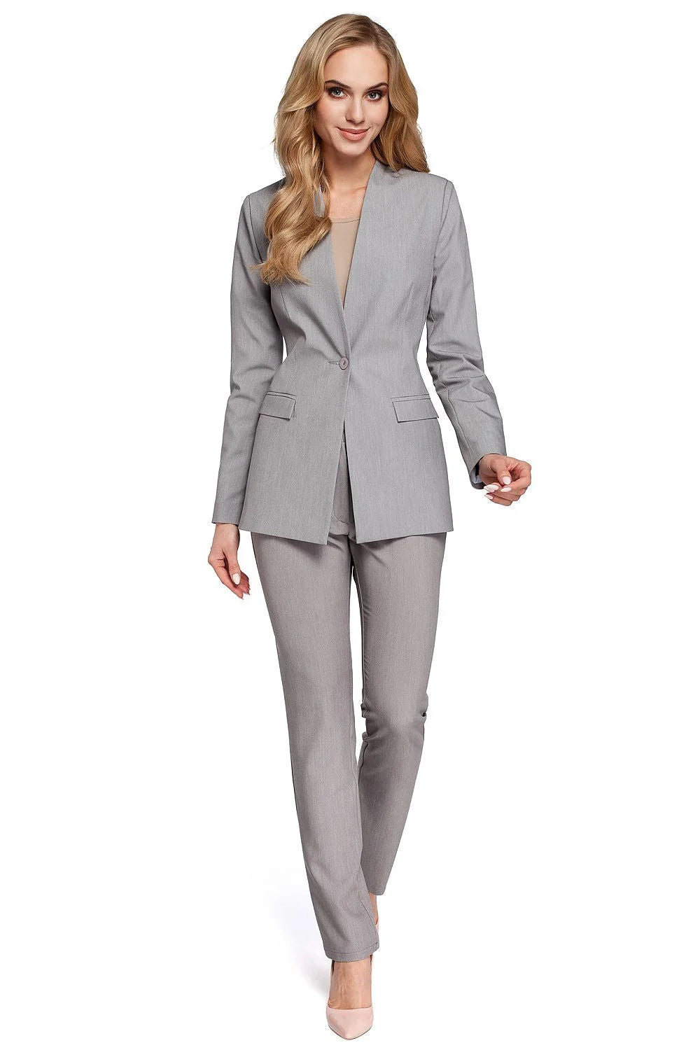 Blazer femme ajusté en tissu bleu marine élégant pour un style professionnel et chic