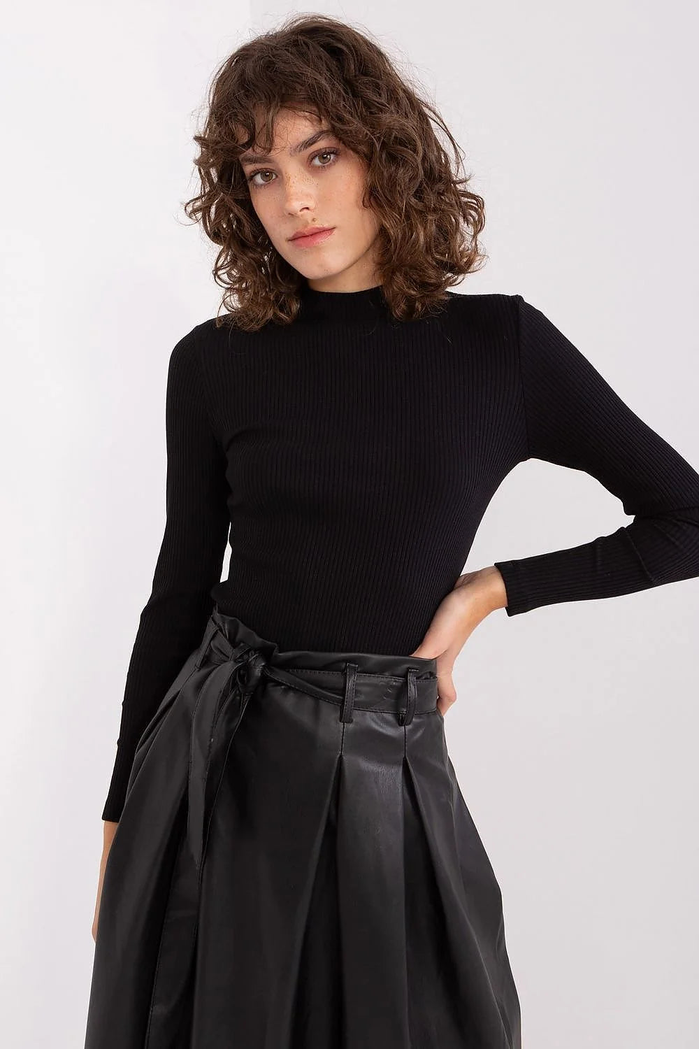 Ensemble élégant pour femme chemisier manches longues col montant jupe mi-longue évasée similicuir noir