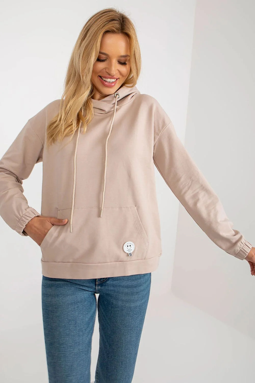 Sweatshirt pour femme Casual en coton doux Coupe relaxée Capuche Poche kangourou Écusson souriant Multicolore