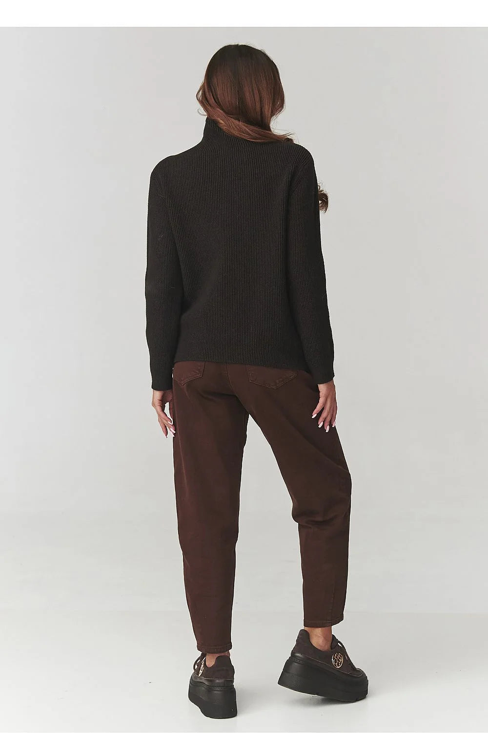 pull col roulé femme noir maille côtelée ample épaules tombantes manches longues poignets resserrés épais hiver chic taille haute