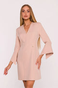 robe courte femme nude rose poudré crêpe structuré coupe droite légèrement cintrée encolure V profonde manches trois quarts évasées