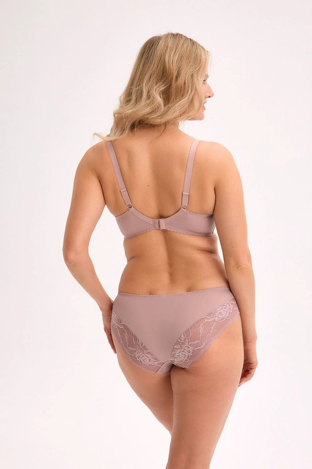 soutien gorge semi coqué gaia armatures latérales maintien renforcé dentelle florale rose poudré tulle transparent coutures plates bretelles réglables