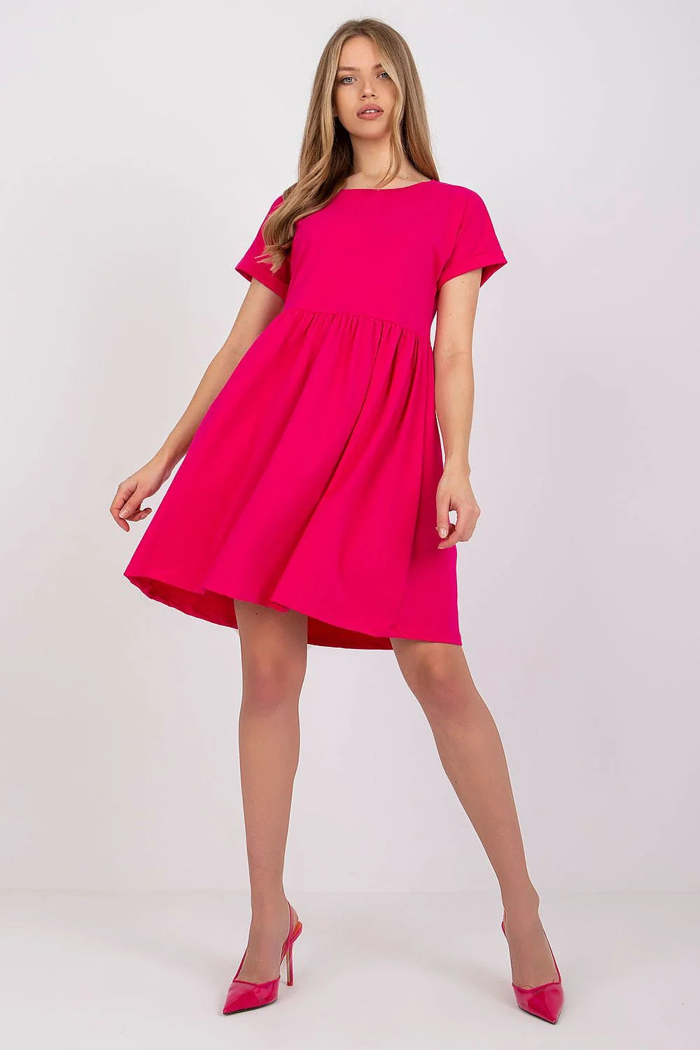 robe élégante fuchsia trapèze babydoll manches courtes col rond taille froncée jupe évasée genou tombé fluide féminin confortable moderne