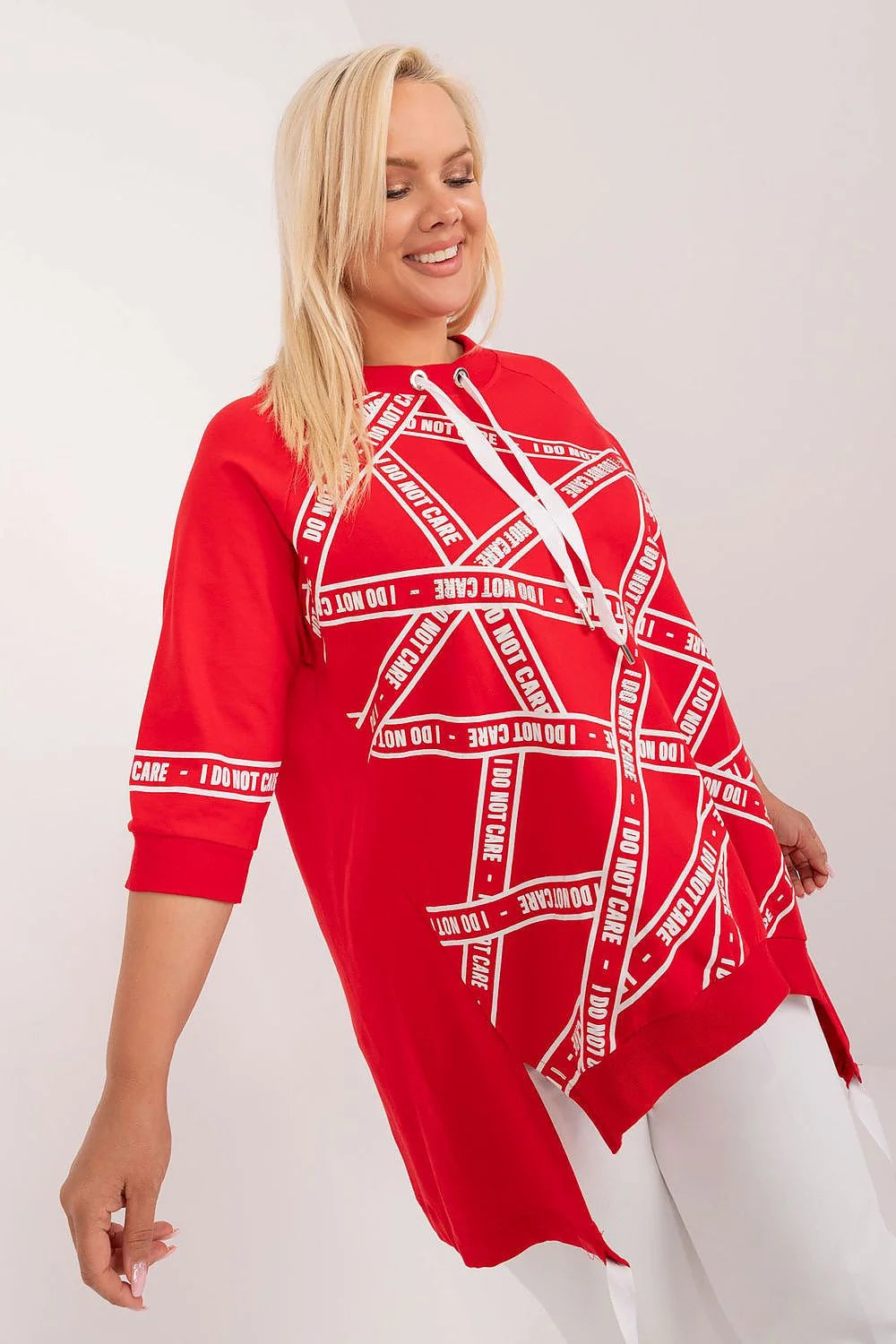 Sweat à capuche audacieux rouge imprimé 'Do Not Care' design graphique ample 3/4 femmes