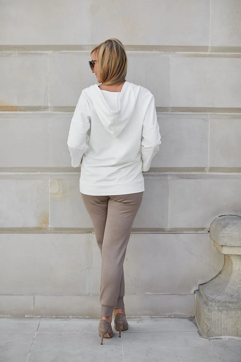 Sweatshirt Femme Élégant en Coton Noir Capuche Large Manches Longues Look Moderne Coupe Ajustée