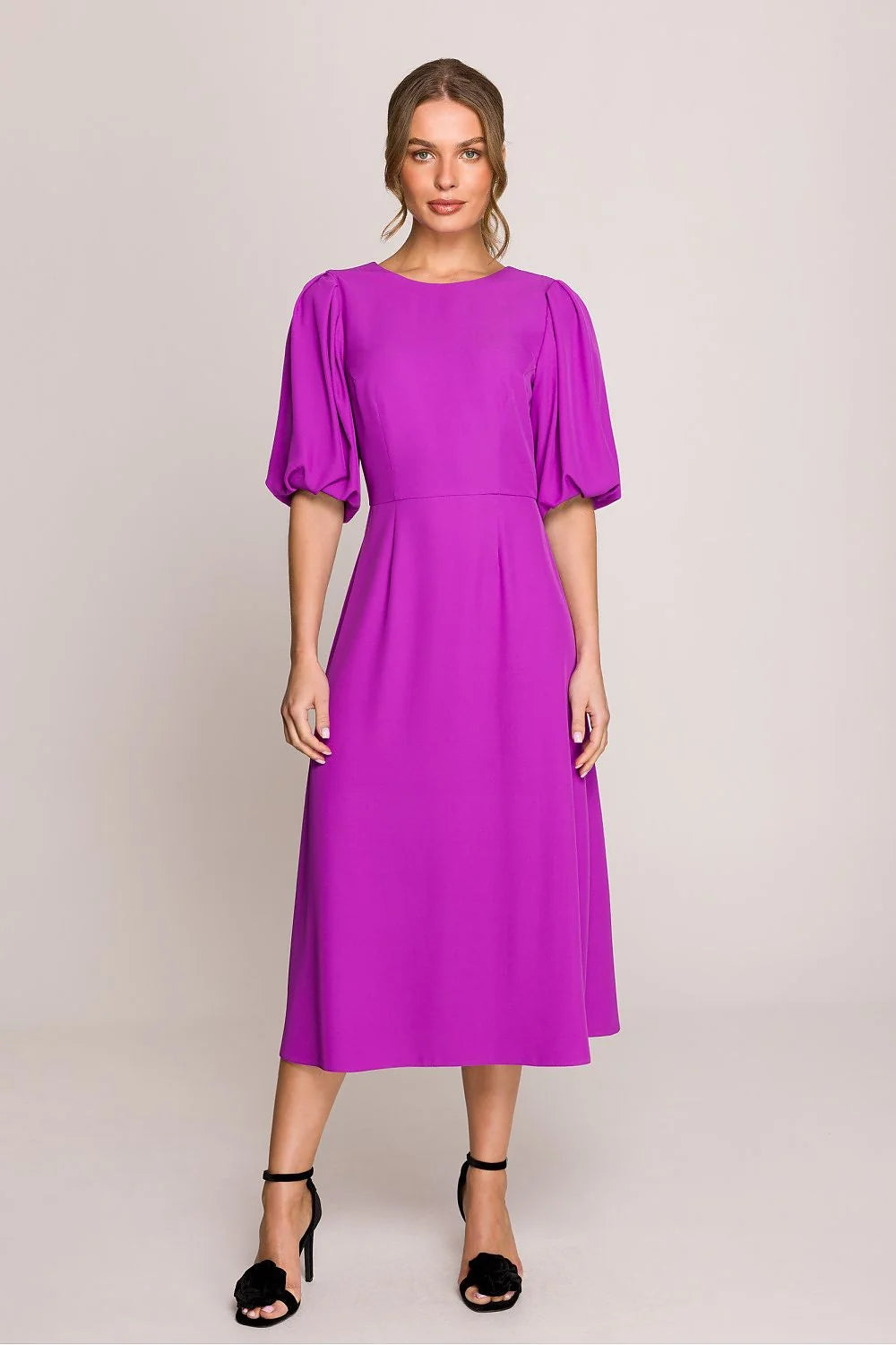 robe midi romantique violette fuchsia manches bouffantes plissées taille marquée trapèze ajustée jupe évasée polyester finition satinée élégante féminine polyvalente