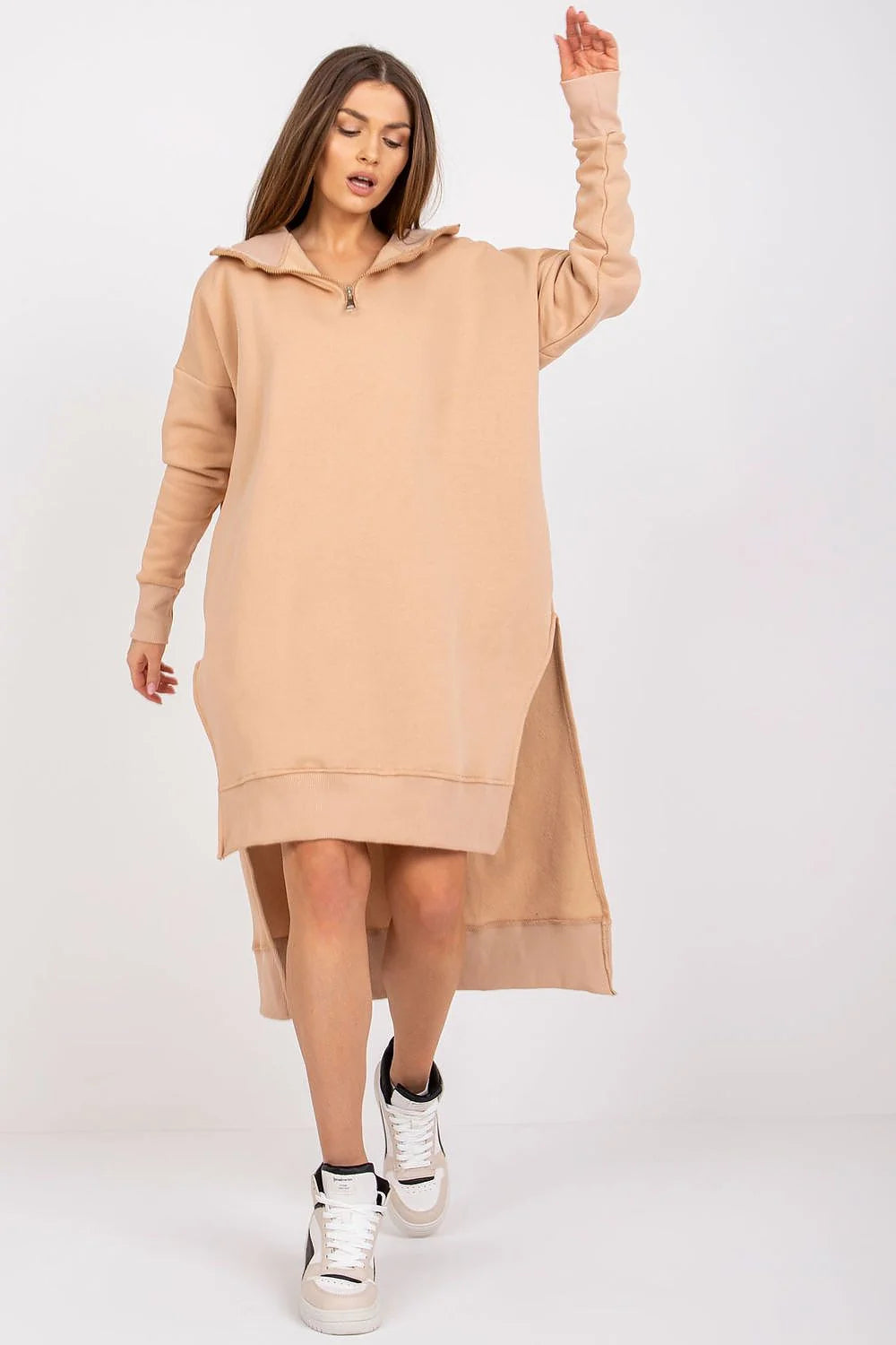 Robe sweat coton beige décontractée moderne confortable avec capuche manches longues fentes latérales femmes