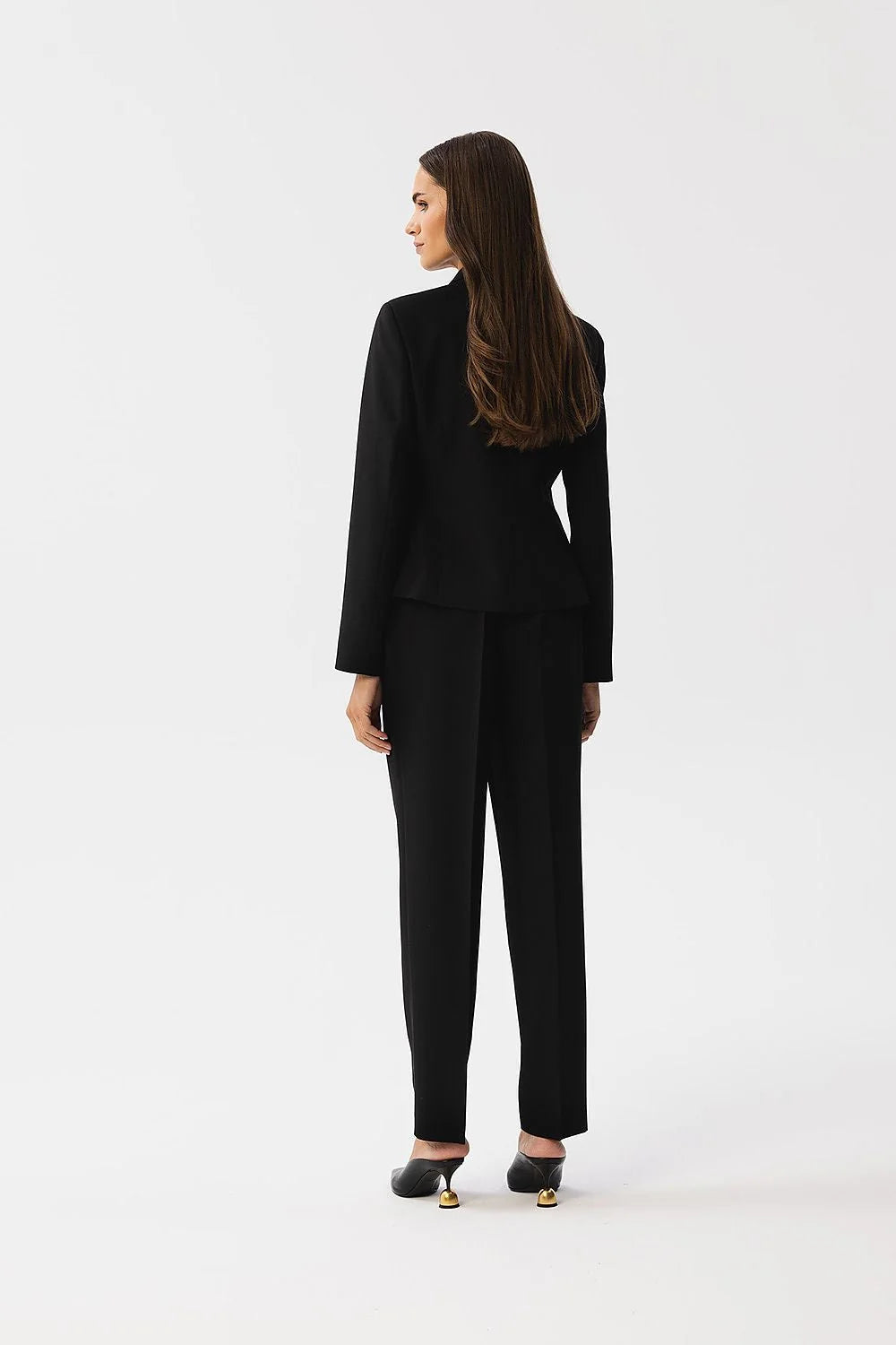 Tailleur femme deux pièces veste et pantalon noir style classique coupe structurée col à revers
