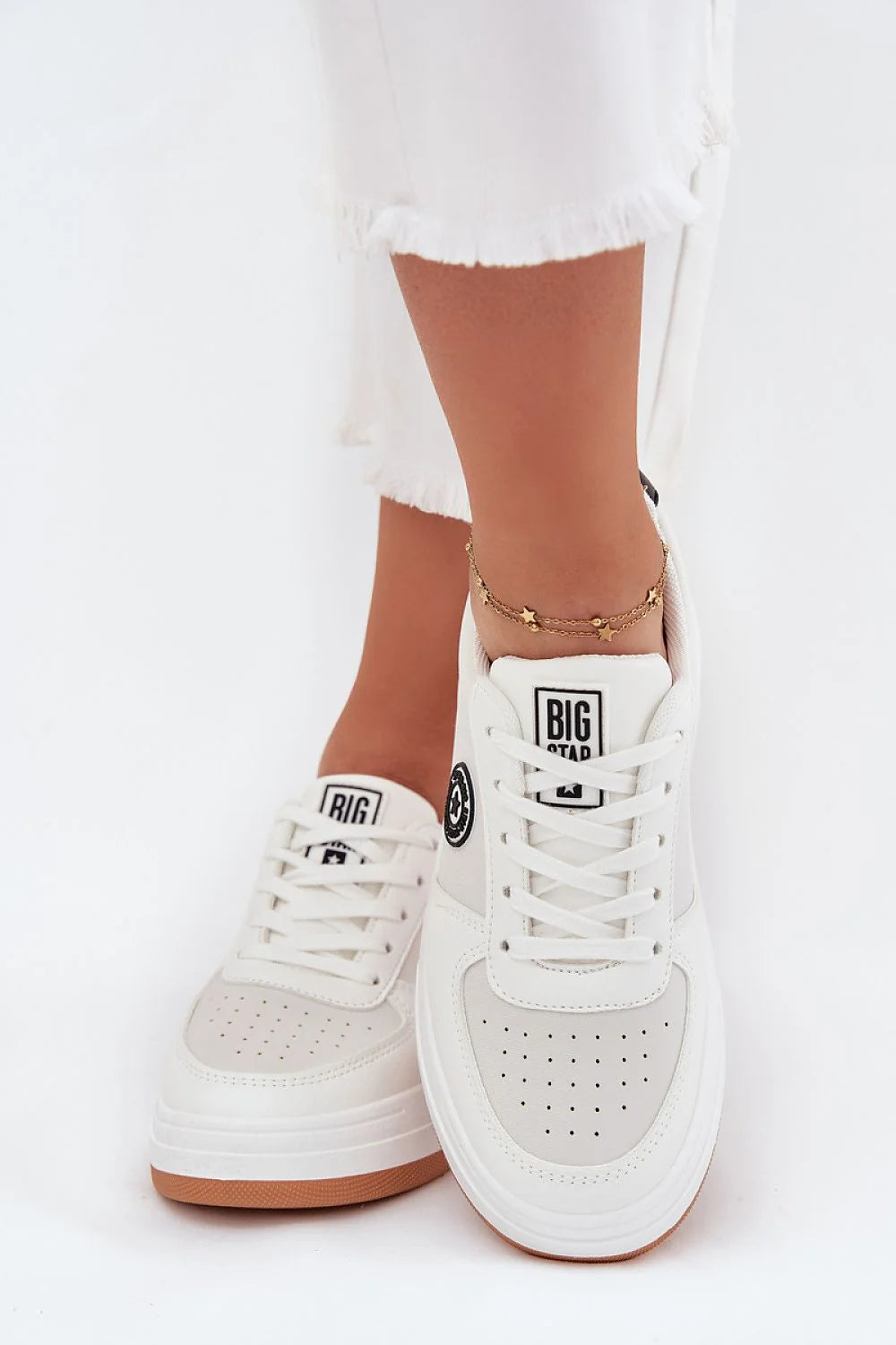 baskets femme basses plateforme épaisse blanches cuir synthétique empiècements textile rembourré semelle gomme marron logo rond languette BigStar