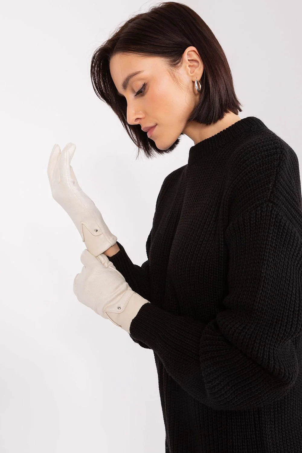 Gants élégants pour femmes en polyester et spandex, style classique, couleur crème, finitions métalliques, confort optimal