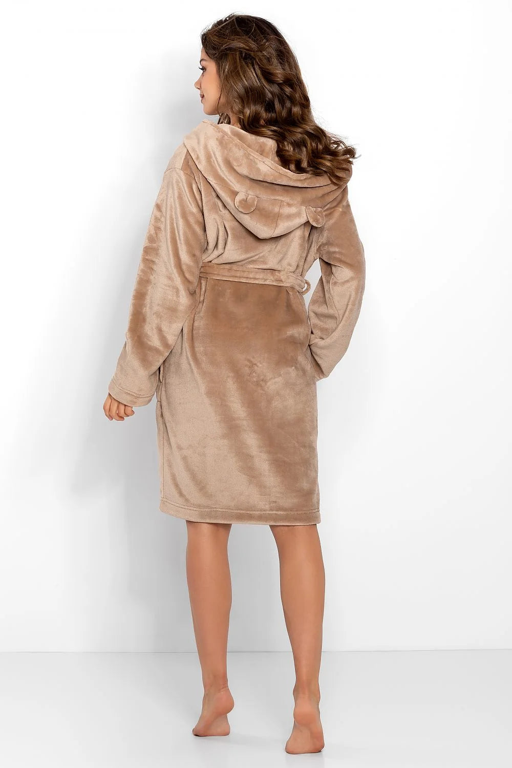 peignoir femme molletonné confortable chaud capuche oreilles manches longues ceinture nouée coupe ample poches latérales pelucheux microfibre beige