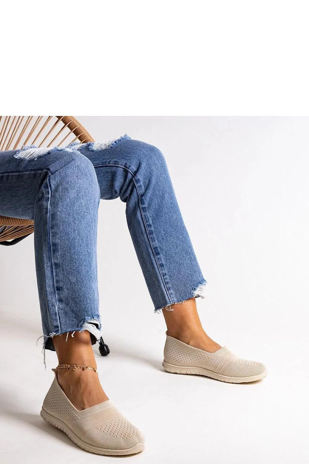 Chaussures slip-on femme design élégant beige clair tige textile maillé semelle caoutchouc antidérapante