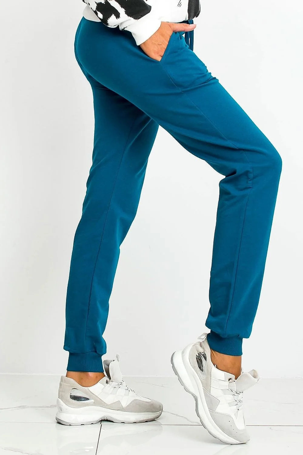 pantalon jogger femme slim beige camel molleton doux respirant taille mihaute elastique cordon coulissant poignets bordscotes poches metalliques