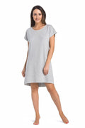 Chemise de nuit Teyli femme en viscose grise claire coupe ample manches courtes encolure semi-circulaire ourlet finitions soignées