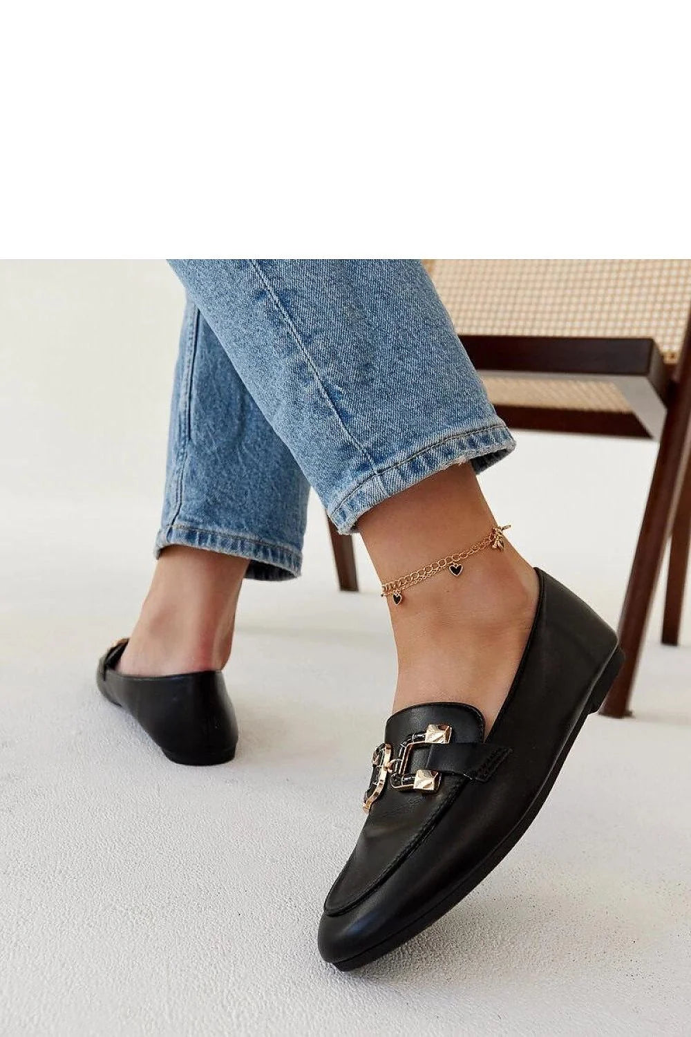 mocassins femme cuir noir détails dorés horsebit sanslacets talon plat semelle fine coutures apparentes confort légers élégants intemporels polyvalents sophistiqués