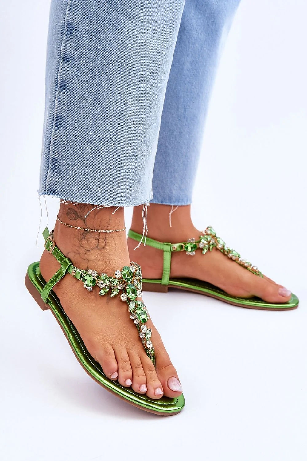 Sandales femmes style T-bar cuir écolo pierres strass vert émeraude talon plat confortable été