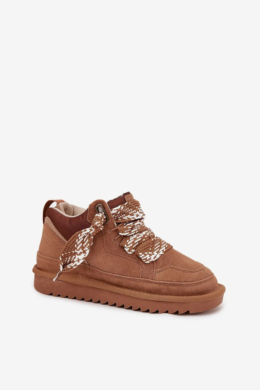 bottes neige femme Vinceza daim naturel suédine camel fourrure douce fausse chaude confortable lacets épais tressés marron semelle crantée