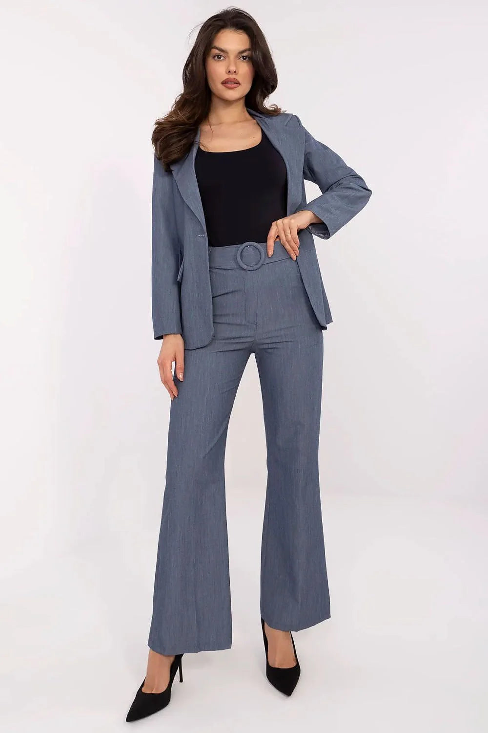 Tailleur femme moderne bleu-gris blazer et pantalon taille haute coupe évasée polyester mode professionnelle Italy Moda