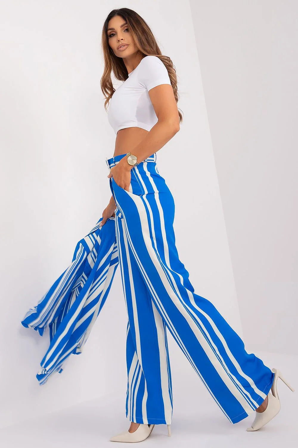 Pantalon femme Italy Moda rayures verticales bleu blanc tissu léger taille haute jambes larges crop top escarpins