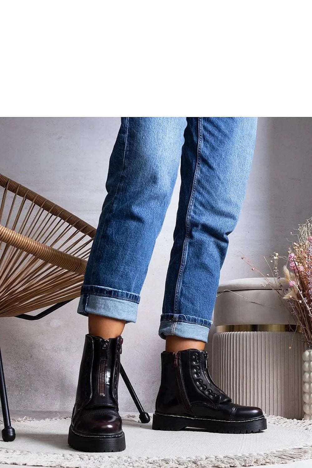Bottines femmes style combat cuir éco-friendly coloris bordeaux fermeture double lacets éclair semelle épaisse crantée