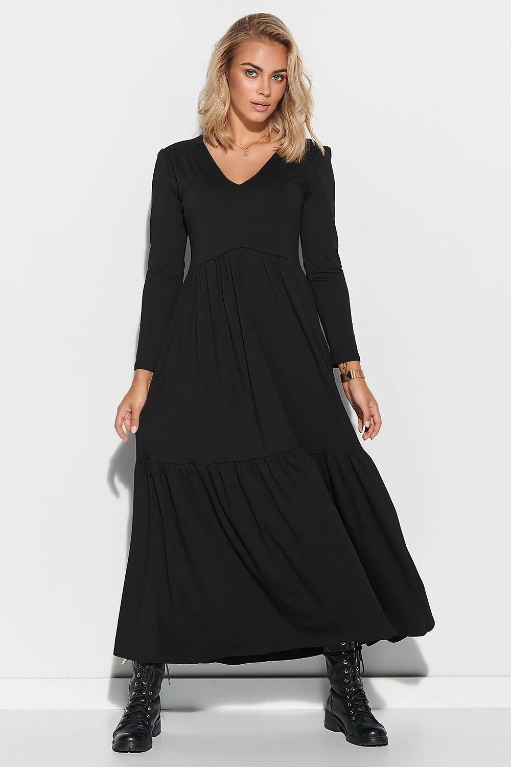 Robe longue élégante Makadamia en tissu noir confortable manches longues col V pour femmes modernes
