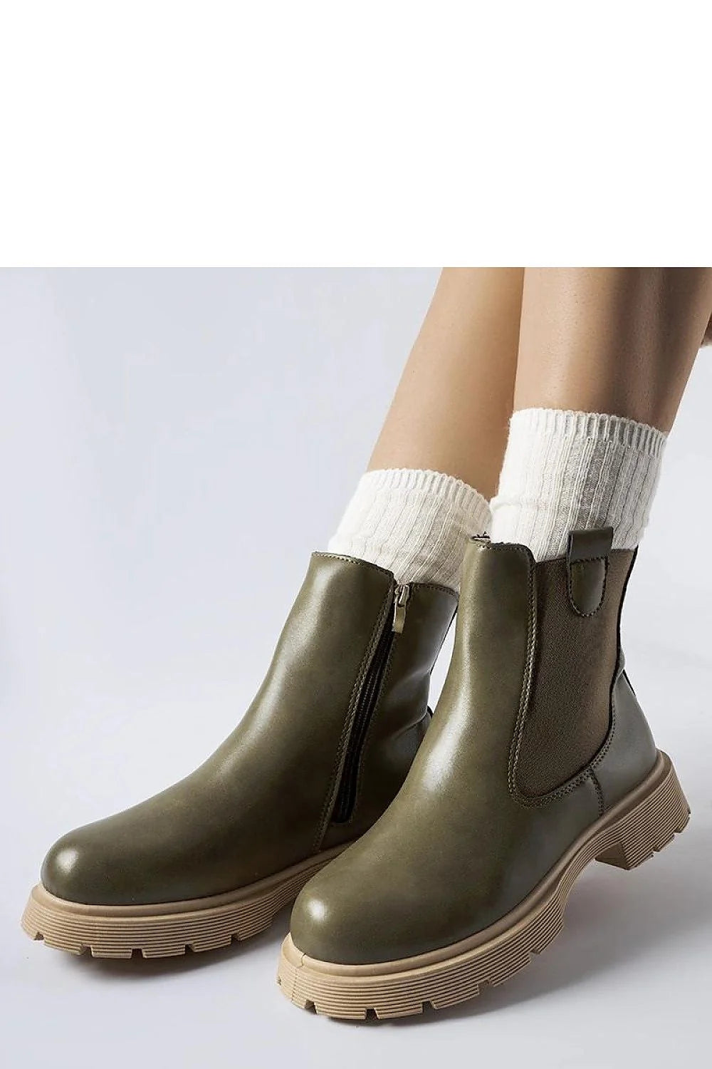 Bottes Giacinta pour femmes vert olive semelle beige cuir lisse tige moyenne zip latéral style urbain confortable