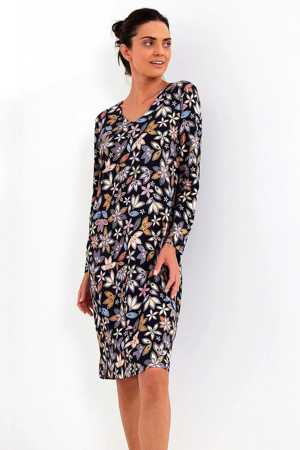chemise nuit coton ajustée coupe classique manches longues col V bleu marine imprimé floral multicolore jersey extensible confortable