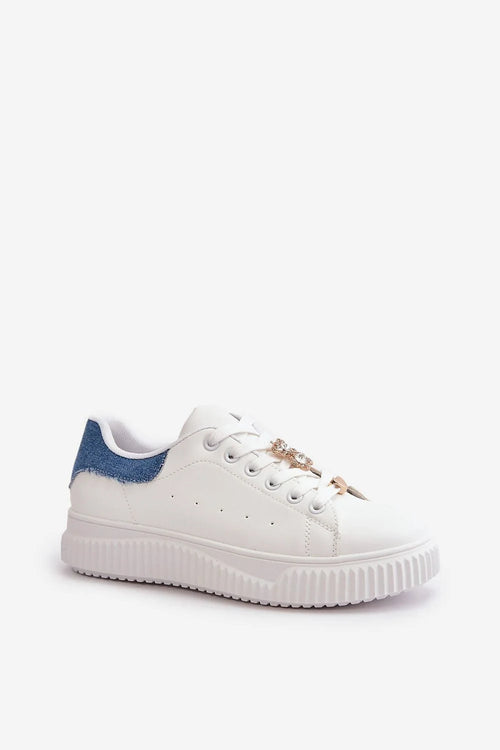 Baskets basses pour femmes style moderne épuré cuir synthétique blanc talons denim bleu lacets blancs semelle épaisse détails fleuris métalliques confort quotidien