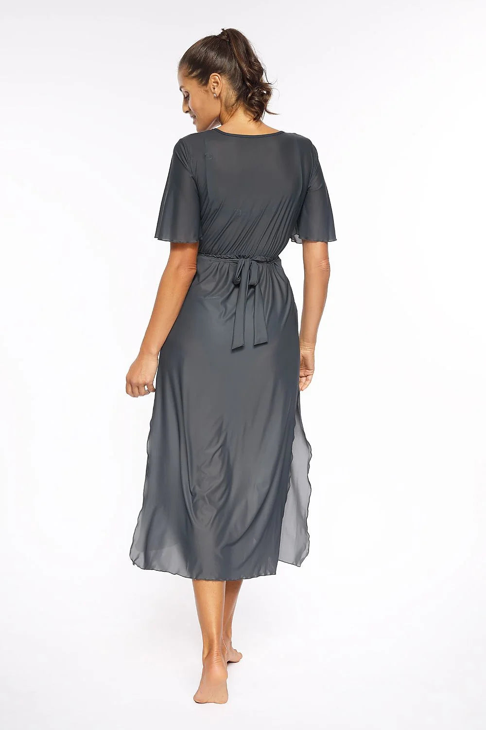 Robe de plage longue en polyester gris élégant avec manches mi-longues et fente avant