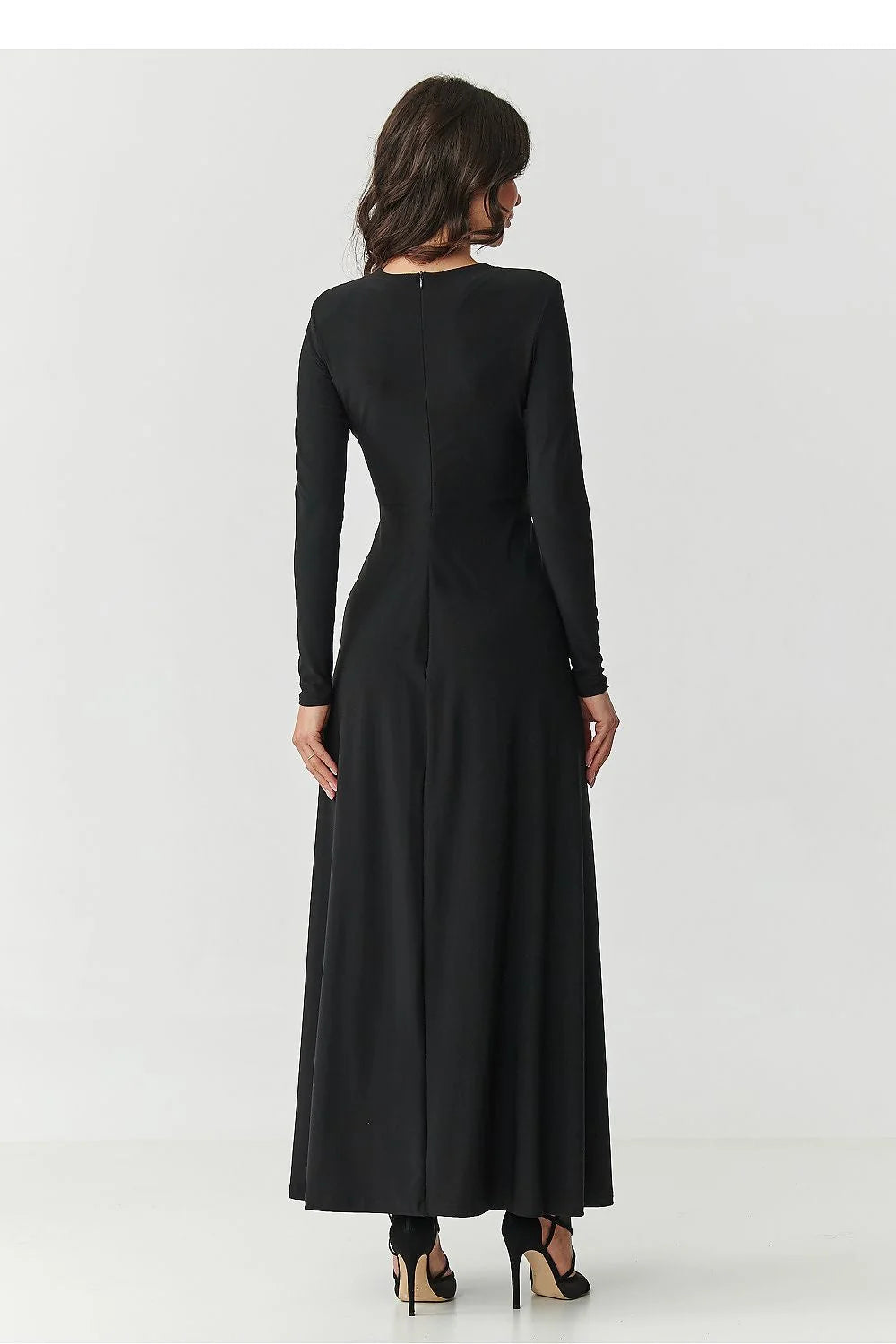 robe longue noire manches longues décolleté cœur profond drapé taille plis subtils jupe évasée fente fluide stretch élégante