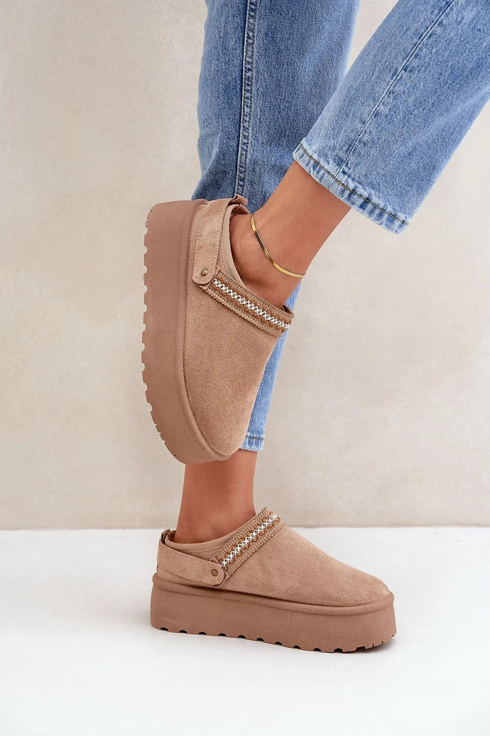 Mules femmes modernes confortables couleur beige clair tissu contrasté talon épais bomber occasion quotidienne style décontracté