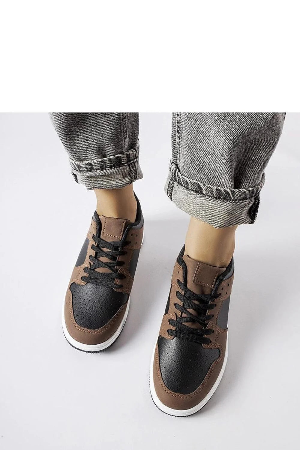 Baskets Jacqueline pour femme style urbain moderne confortable marron et noir cuir synthétique lacets noirs