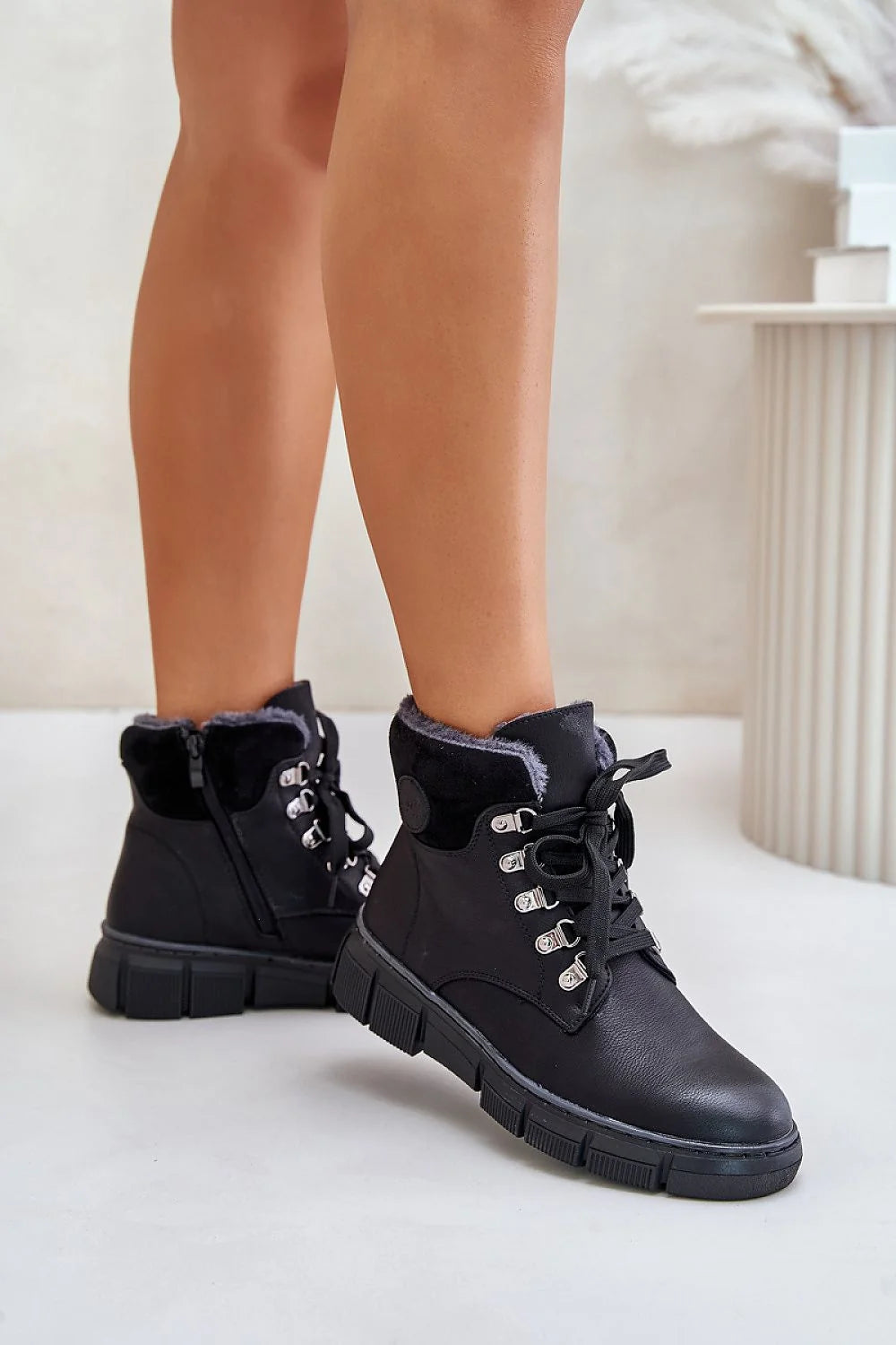 Bottes trappeur Step in style cuir écologique fourrure synthétique lacets épais œillets métalliques argentés taille ajustable femme coupe mi-haute protection contre le froid mode urbain hiver