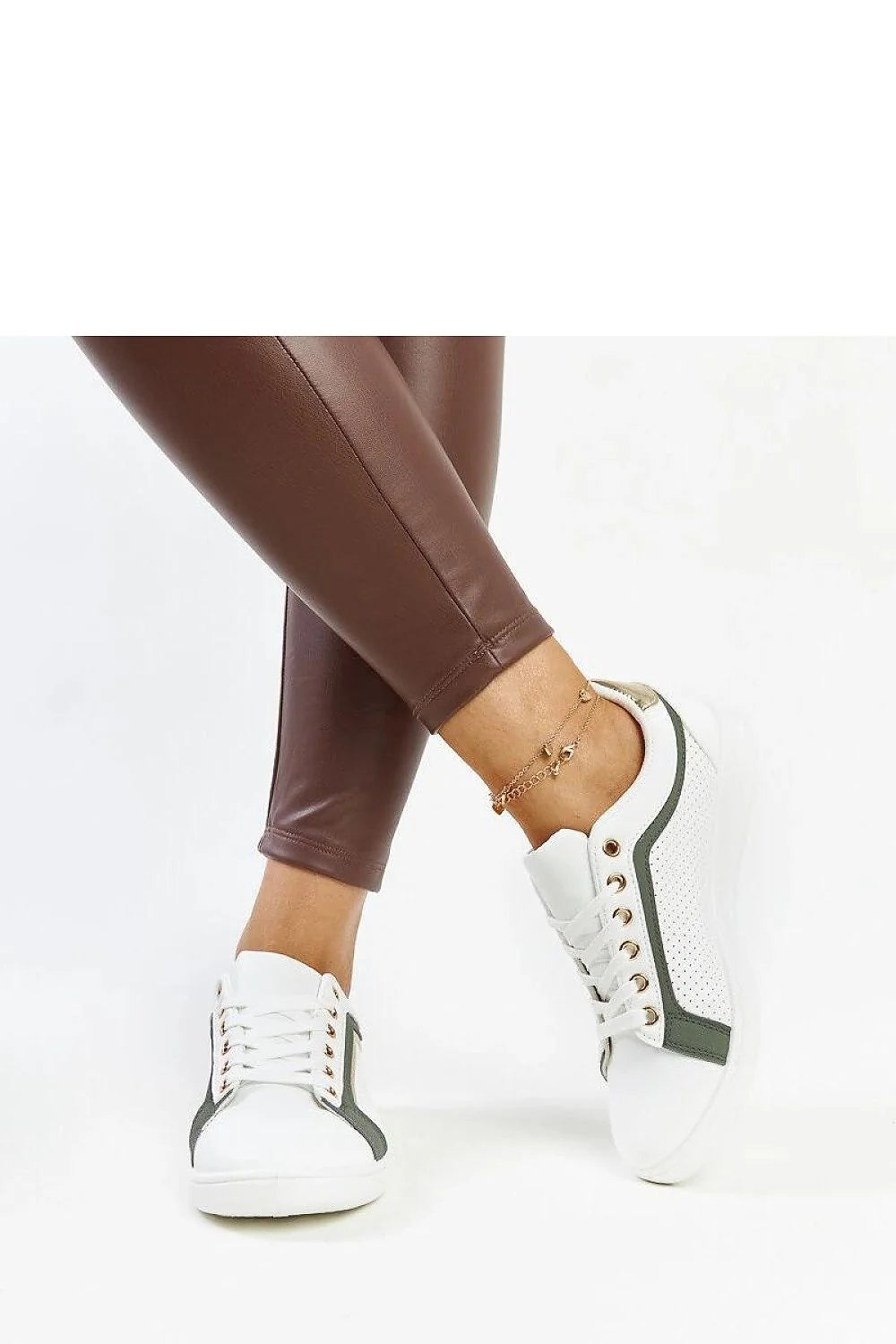baskets Solea blanches kaki perforées cuir synthétique casual chic basses respirantes lacets caoutchouc dorées œillets semelle gomme confort urbain