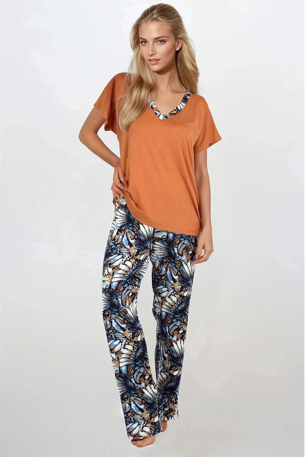 pyjama femme deux pièces haut manches courtes rouille encolure V bordée empiècement pantalon long droit imprimé floral bleu beige noir