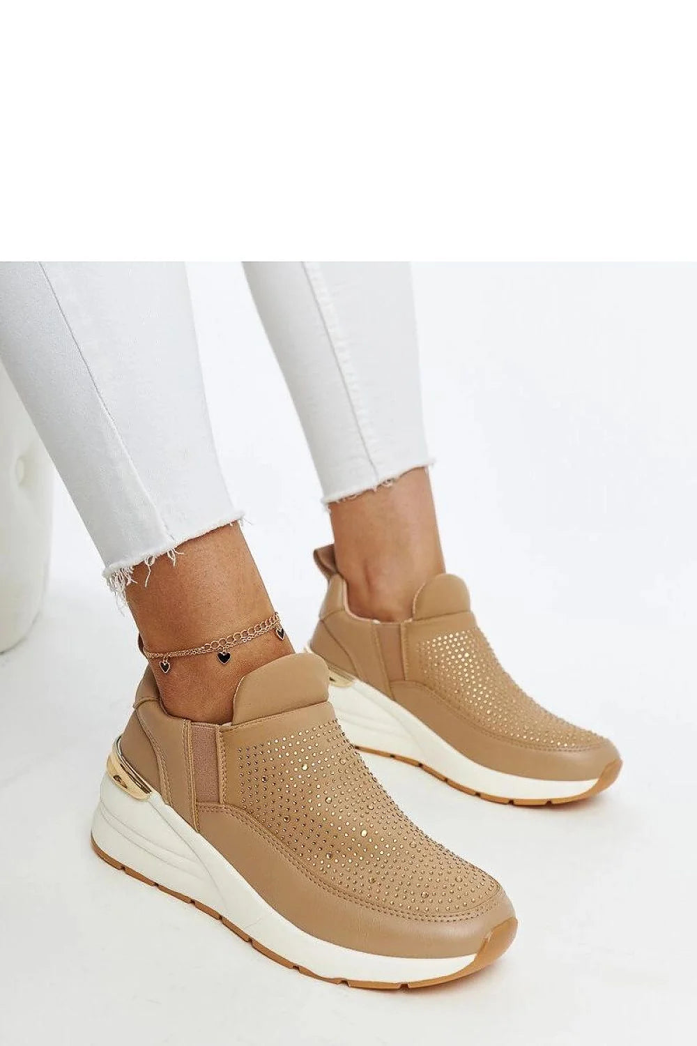 Baskets femmes urbaines décontractées cuir synthétique beige clair strass blanc confortable compensée occasion shopping city walk style tendance